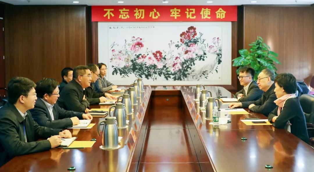 姜仁鋒會見中國國新黨委委員、總會計師劉學(xué)詩 